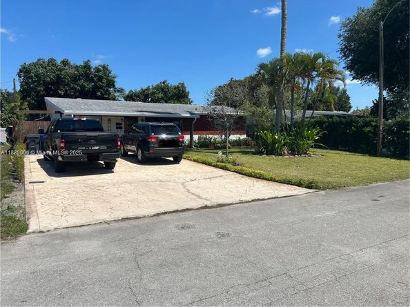 2021 N 56th Way, Hollywood FL 33021