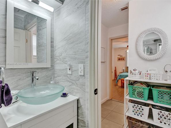 2021 N 56th Way, Hollywood FL 33021