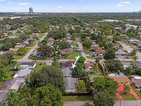 2021 N 56th Way, Hollywood FL 33021