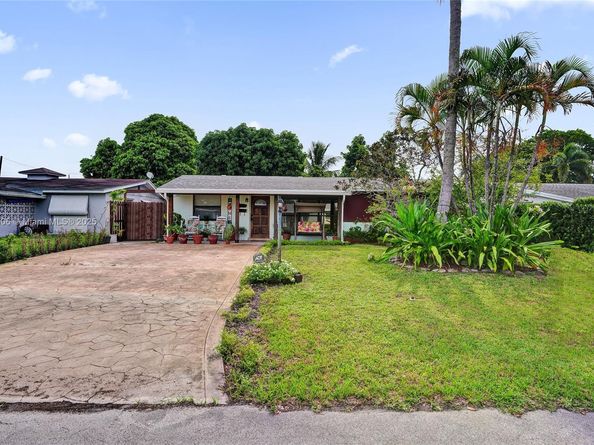2021 N 56th Way, Hollywood FL 33021