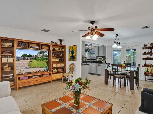 2021 N 56th Way, Hollywood FL 33021