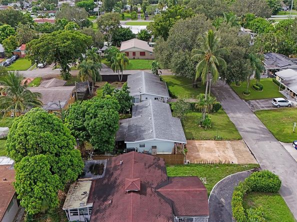 2021 N 56th Way, Hollywood FL 33021