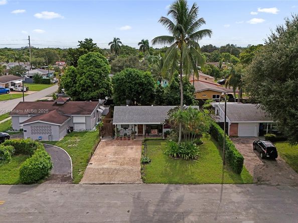 2021 N 56th Way, Hollywood FL 33021