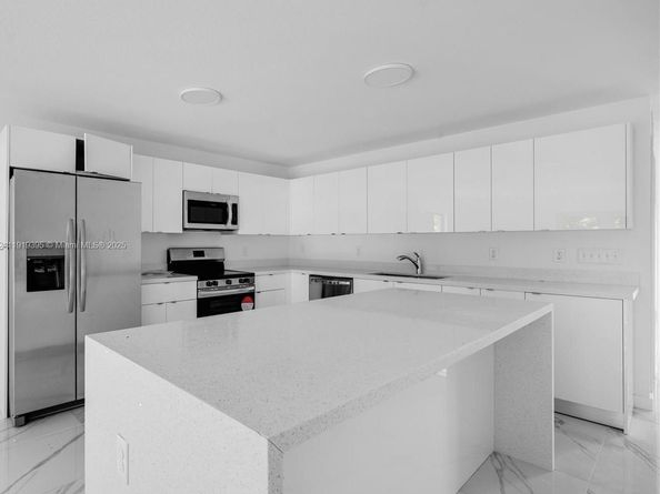 152 NW 18th St, Homestead FL 33030