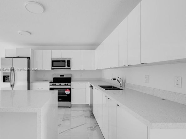 152 NW 18th St, Homestead FL 33030