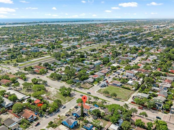 1007 N E St, Lake Worth FL 33460
