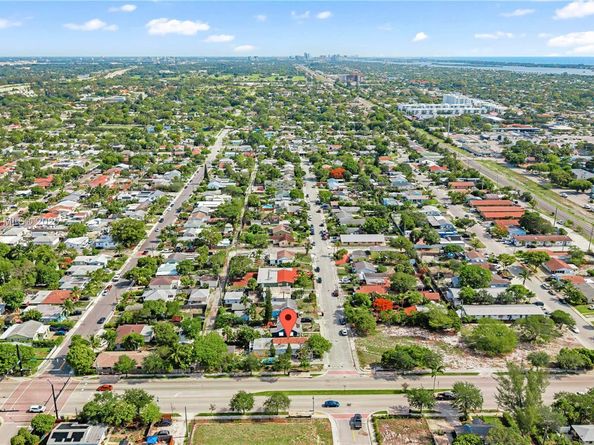 1007 N E St, Lake Worth FL 33460