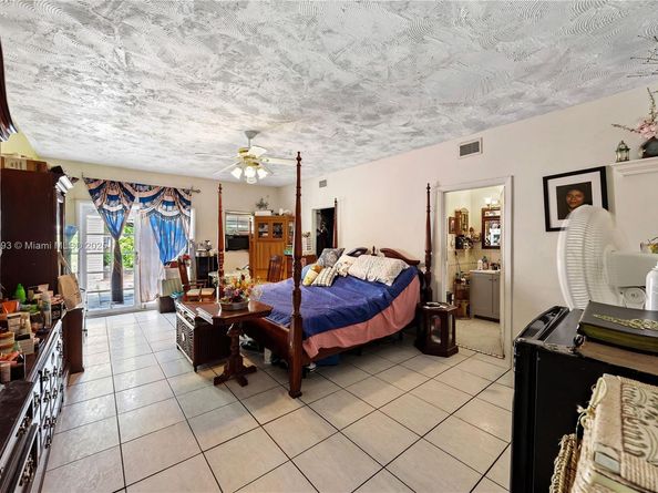 1007 N E St, Lake Worth FL 33460