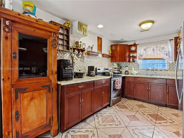 1007 N E St, Lake Worth FL 33460