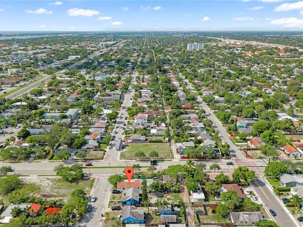1007 N E St, Lake Worth FL 33460