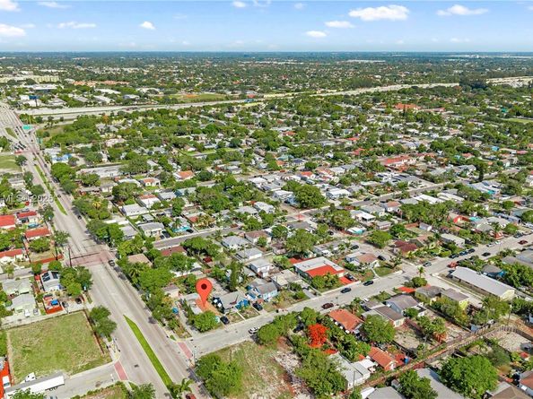 1007 N E St, Lake Worth FL 33460