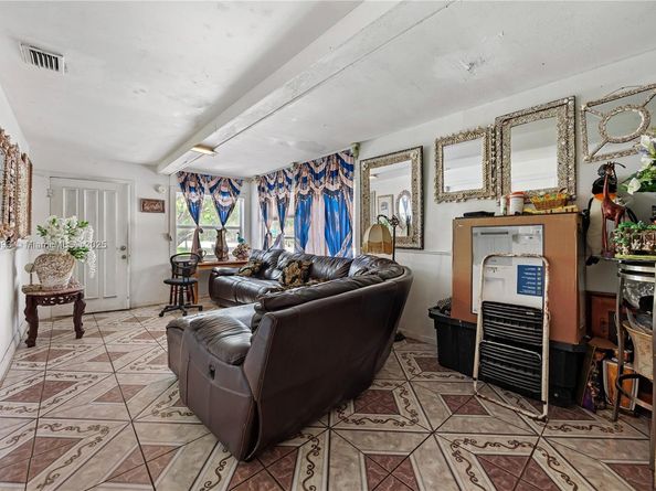 1007 N E St, Lake Worth FL 33460