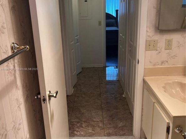 17000 NW 67th Ave 335, Hialeah FL 33015