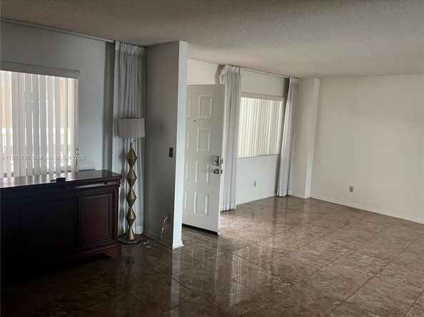 17000 NW 67th Ave 335, Hialeah FL 33015