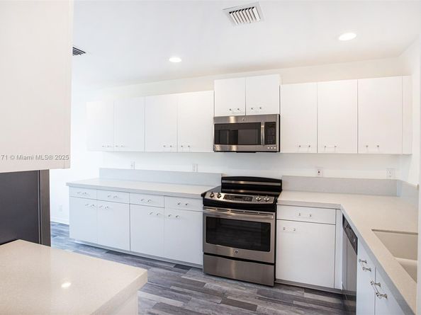 1998 NE 7th St 104, Deerfield Beach FL 33441