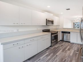 1998 NE 7th St 104, Deerfield Beach FL 33441