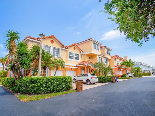 1998 NE 7th St 104, Deerfield Beach FL 33441