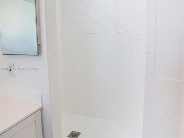 1998 NE 7th St 104, Deerfield Beach FL 33441