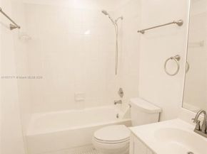 1998 NE 7th St 104, Deerfield Beach FL 33441