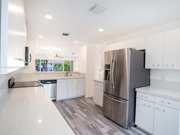 1998 NE 7th St 104, Deerfield Beach FL 33441