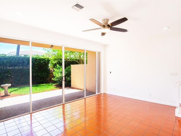 1998 NE 7th St 104, Deerfield Beach FL 33441
