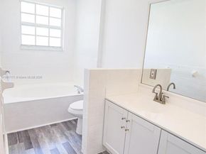 1998 NE 7th St 104, Deerfield Beach FL 33441