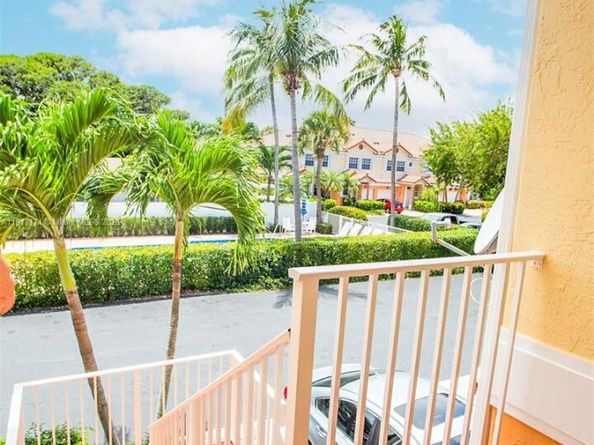 1998 NE 7th St 104, Deerfield Beach FL 33441