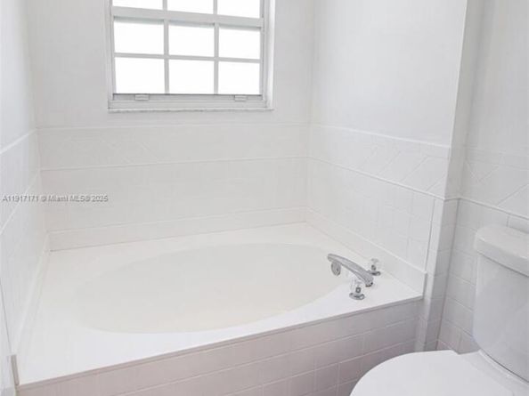 1998 NE 7th St 104, Deerfield Beach FL 33441