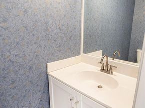 1998 NE 7th St 104, Deerfield Beach FL 33441