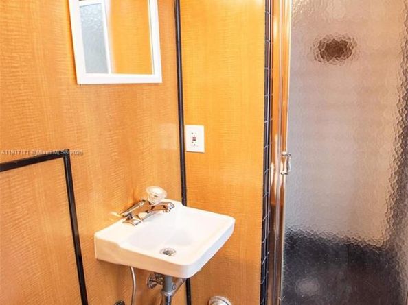 1998 NE 7th St 104, Deerfield Beach FL 33441