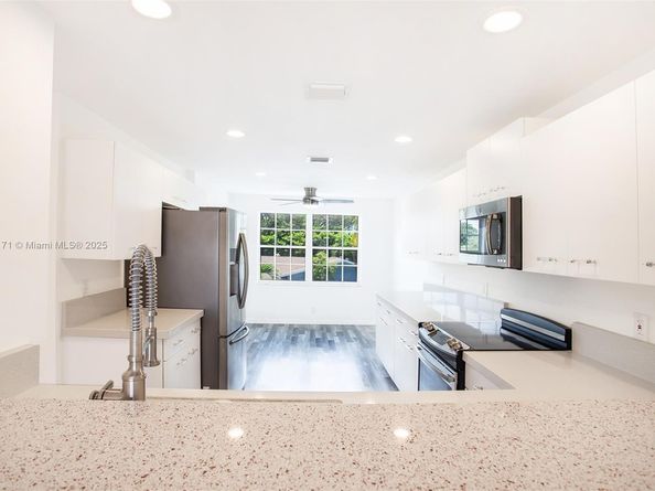 1998 NE 7th St 104, Deerfield Beach FL 33441