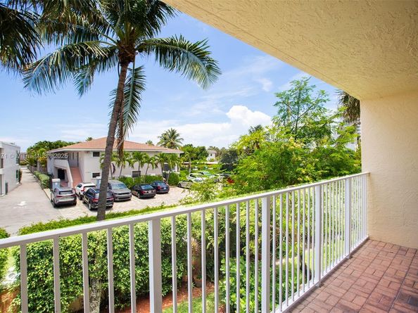 1998 NE 7th St 104, Deerfield Beach FL 33441