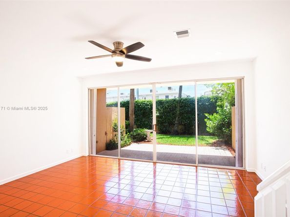 1998 NE 7th St 104, Deerfield Beach FL 33441