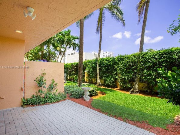 1998 NE 7th St 104, Deerfield Beach FL 33441