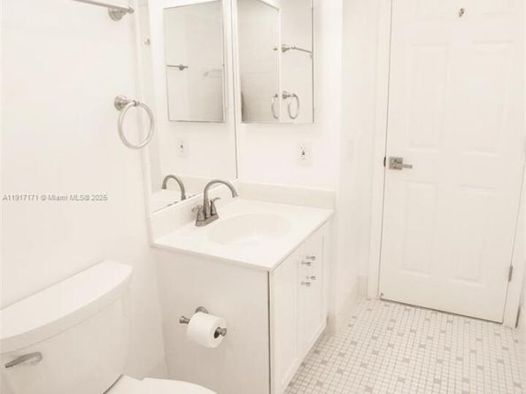 1998 NE 7th St 104, Deerfield Beach FL 33441