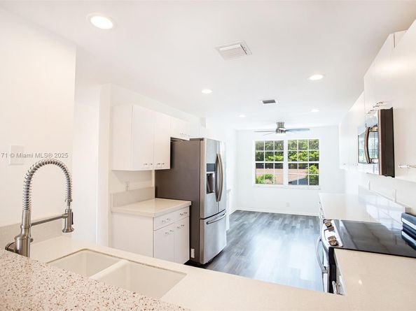 1998 NE 7th St 104, Deerfield Beach FL 33441