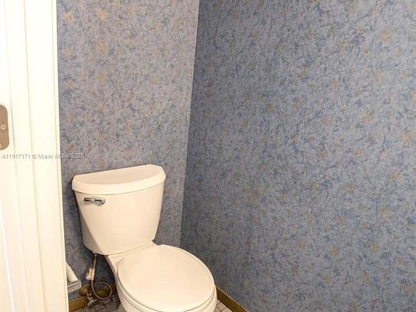 1998 NE 7th St 104, Deerfield Beach FL 33441