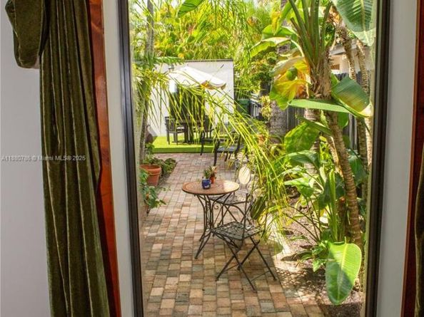 452 SW 21st Rd, Miami FL 33129