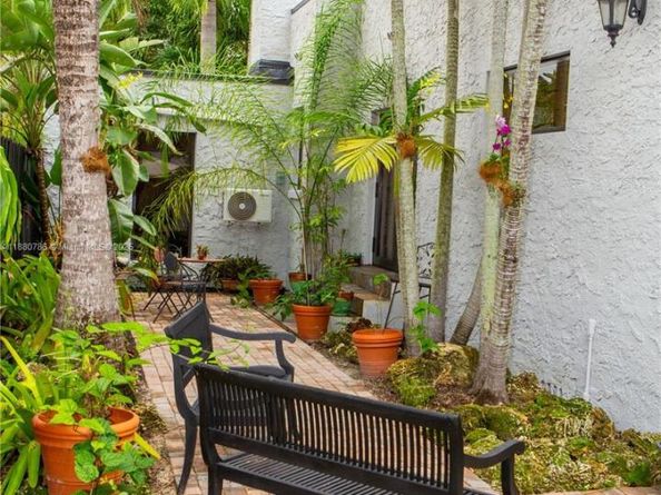 452 SW 21st Rd, Miami FL 33129