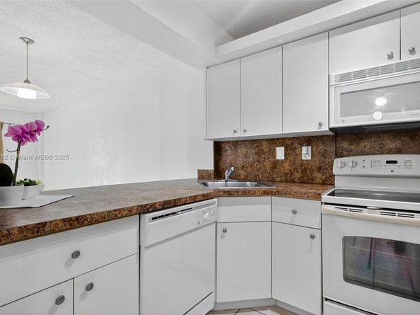 16465 NE 22nd Ave 116, North Miami Beach FL 33160