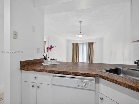 16465 NE 22nd Ave 116, North Miami Beach FL 33160