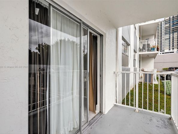 16465 NE 22nd Ave 116, North Miami Beach FL 33160