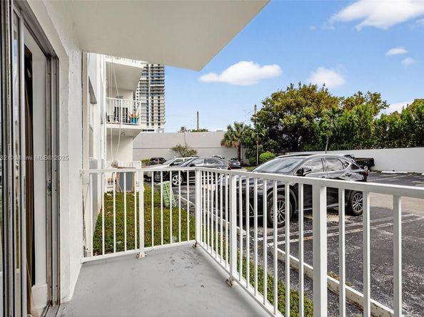 16465 NE 22nd Ave 116, North Miami Beach FL 33160