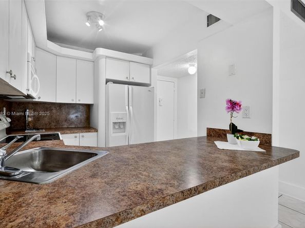 16465 NE 22nd Ave 116, North Miami Beach FL 33160