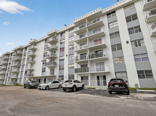 16465 NE 22nd Ave 116, North Miami Beach FL 33160