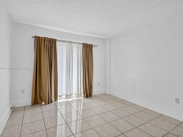 16465 NE 22nd Ave 116, North Miami Beach FL 33160