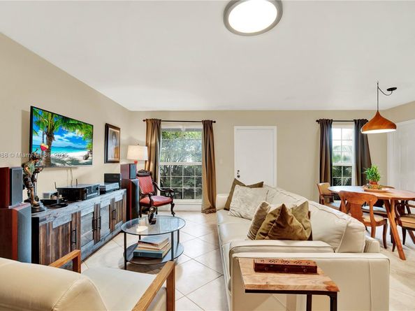 7966 Camino Cir B3, Miami FL 33143