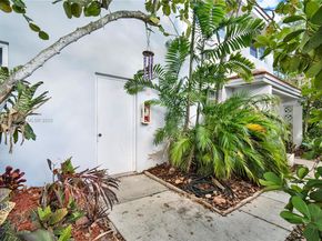 7966 Camino Cir B3, Miami FL 33143