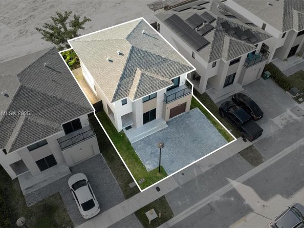 275 NW 13th Pl, Florida City FL 33034