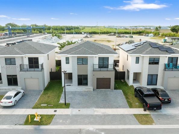 275 NW 13th Pl, Florida City FL 33034